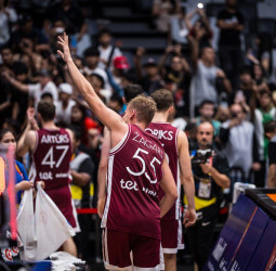 Letonia manda a casa a Francia (86-88)