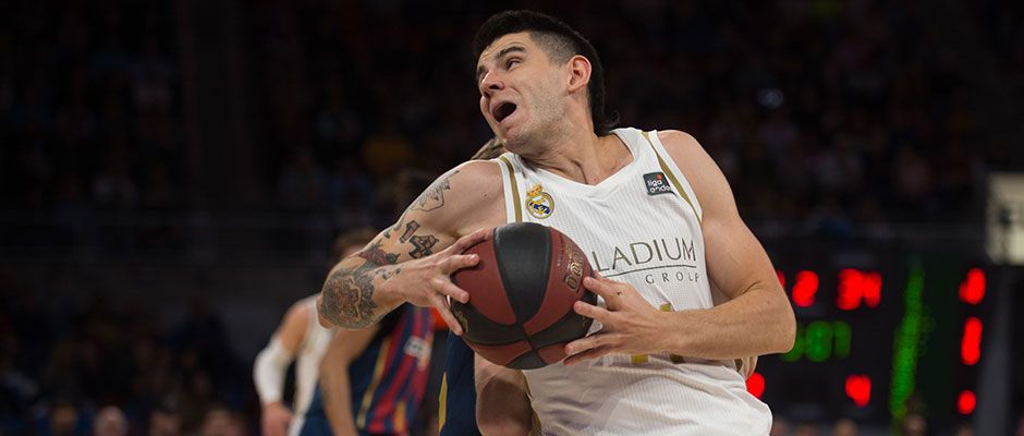 Una canasta de Deck sobre la bocina mantiene al Real Madrid invicto (89-91)
