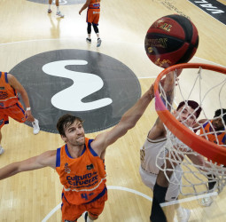 Iberostar Tenerife presenta oferta por Aaron Doornekamp (Valencia Basket)