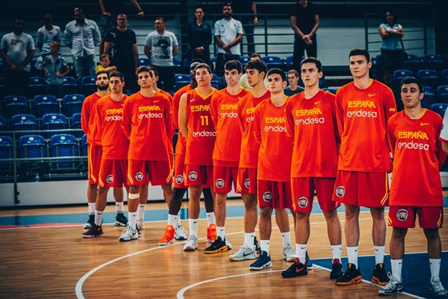 Debut con una remontada para el recuerdo (70-76)