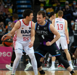 Un BAXI Manresa batallador no puede frenar la racha del Bilbao Basket (89-82)