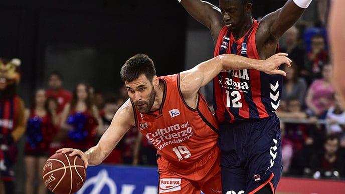 [0-1] Valencia Basket se impone en Vitoria para sumar el primer punto de las semis (82-83)