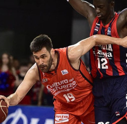[0-1] Valencia Basket se impone en Vitoria para sumar el primer punto de las semis (82-83)