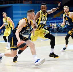 Dairis Bertans, otro que sale del Khimki Moscú