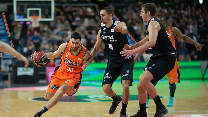 Reacción final del Valencia Basket para sumar la séptima en Bilbao (77-81)