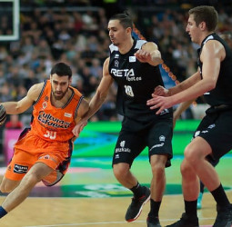 Reacción final del Valencia Basket para sumar la séptima en Bilbao (77-81)