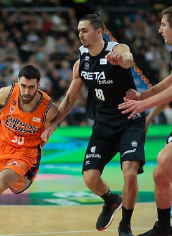 Reacción final del Valencia Basket para sumar la séptima en Bilbao (77-81)