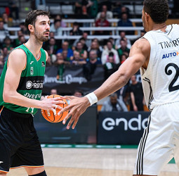 A por el asalto del Movistar Arena