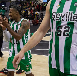 El Real Betis Baloncesto gana al Coviran Granada en la prórroga (66-76)