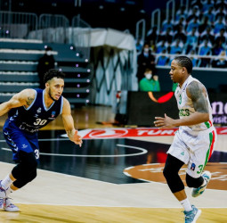Unics se lleva por poco un partido muy físico (66-73)