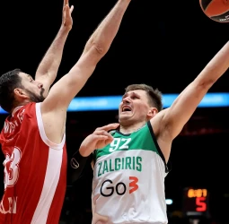 Trío de alto rendimiento impulsa a Zalgiris más allá de Milan, 70-83