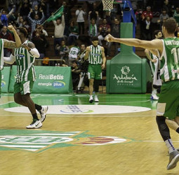 La inspiración de Schilb le da la victoria al Real Betis (89-88)