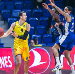 El Gran Canaria arrolla al Buducnost VOLI y sella el primer puesto a lo grande (69-94)