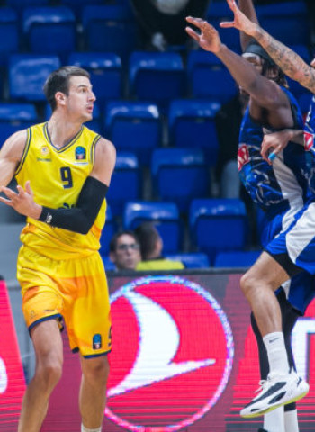 El Gran Canaria arrolla al Buducnost VOLI y sella el primer puesto a lo grande (69-94)