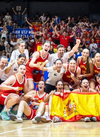 Un equipo competitivo que sube a un podio mundial, 47-39