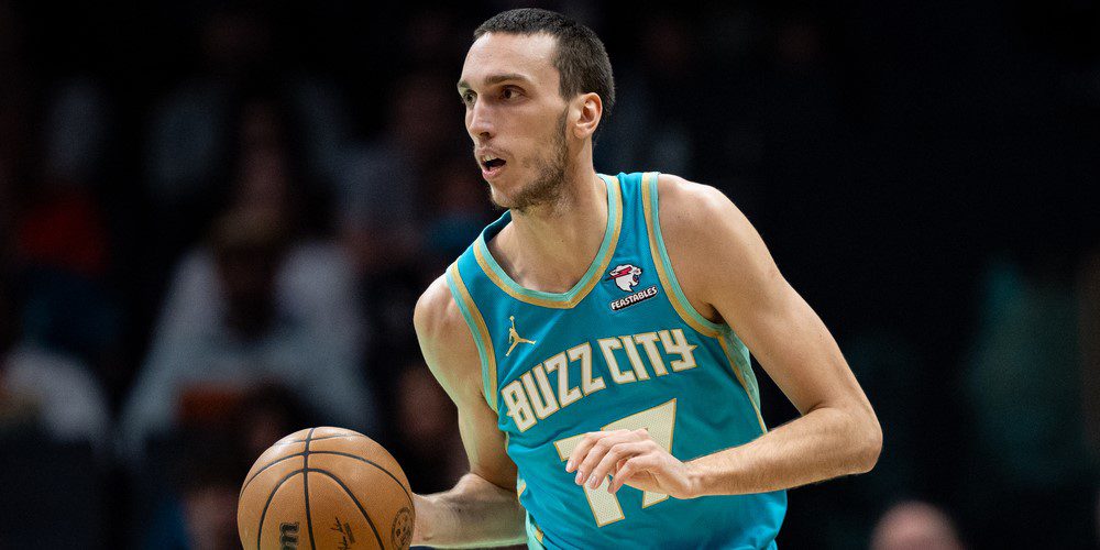 Los Charlotte Hornets cortarán a Aleksej Pokusevski