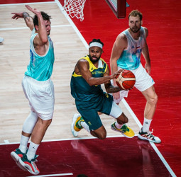 Australia rompe con su gafe en los Juegos Olímpicos (107-93)