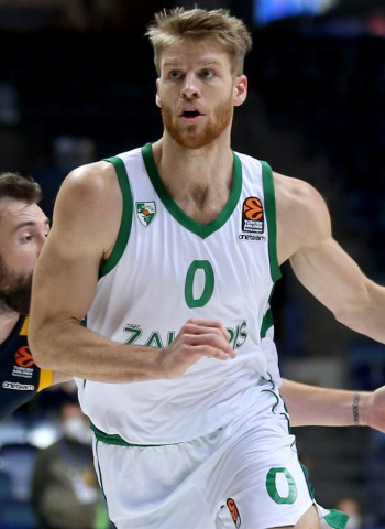 El Armani Milán negocia con Thomas Walkup