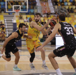 El Gran Canaria cierra la pretemporada con derrota ante el Tenerife (77-91)