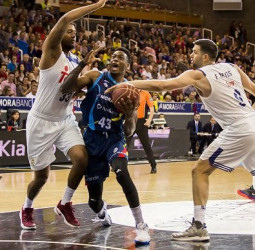 Victoria del Real Madrid en la prórroga para cerrar la Liga Regular (86-88)