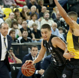 Bamforth cambia Bilbao por Sassari