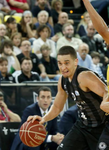 Bamforth cambia Bilbao por Sassari