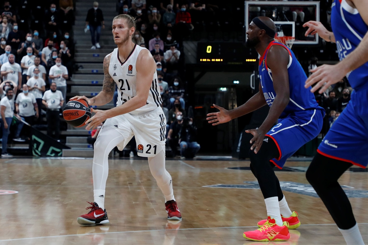 El ASVEL impide que el Anadolu Efes se estrene (75-73)