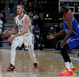 El ASVEL impide que el Anadolu Efes se estrene (75-73)