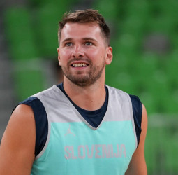 Luka Dončić reaparece con Eslovenia en plena forma y con ambición de medalla: “Si estoy sano, siempre jugaré”