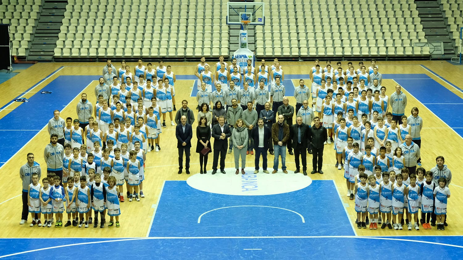Los integrantes de las categorías inferiores del Monbus Obradoiro ya tienen padrinos