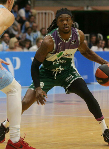 Unicaja aprovecha el apagón del Breogán en el último cuarto (74-90)