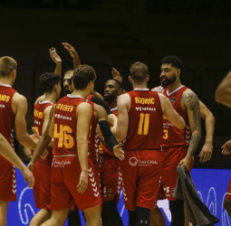 Los tiradores del UCAM Murcia destrozan al Coosur Betis (55-84)