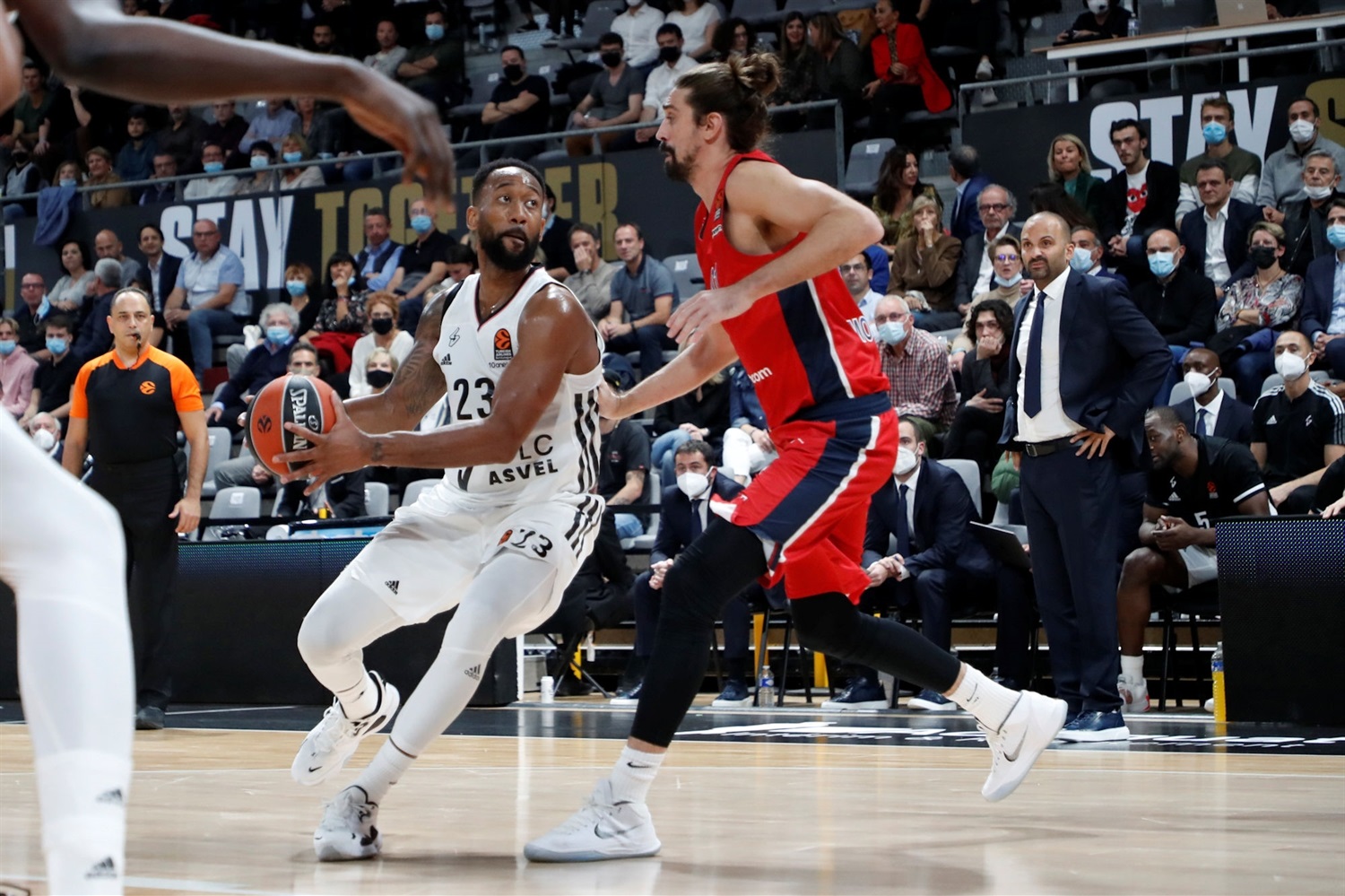 El CSKA Moscú se derrite en Lyon (70-68)