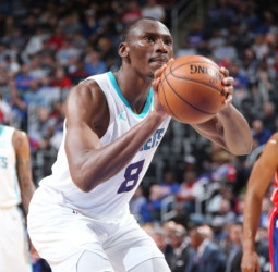Bismack Biyombo renovará con los Charlotte Hornets