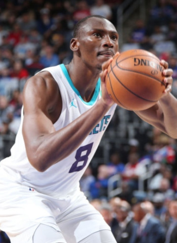 Bismack Biyombo renovará con los Charlotte Hornets