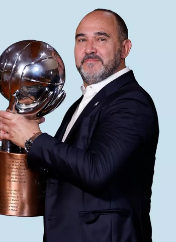 El Real Madrid anuncia la marcha de Chus Mateo