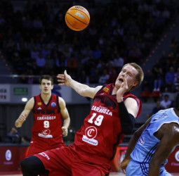 El Casademont Zaragoza supera al Brindisi tras dos prórrogas (96-93)