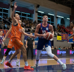 Un excelso Valencia no da ninguna opción a un diezmado Barça CBS (42-92)