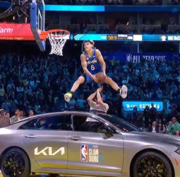 Mac McClung la vuelve a a armar en el concurso de mates