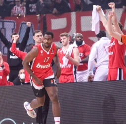El Olympiacos destroza al Panathinaikos en el derbi heleno (101-73)
