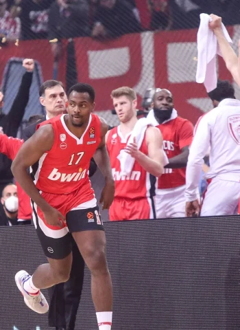 El Olympiacos destroza al Panathinaikos en el derbi heleno (101-73)