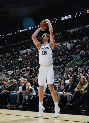 Pau Gasol apunta a los Milwaukee Bucks