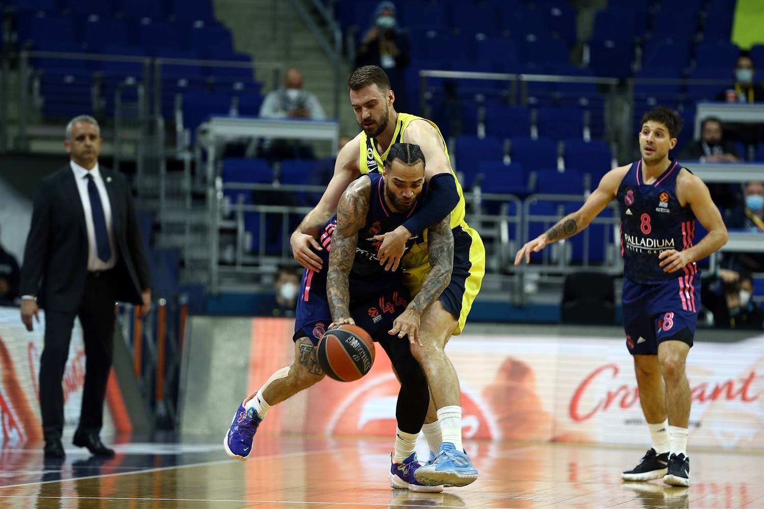 El Madrid se clasifica para el playoff de la Euroliga con una exhibición en Estambul (67-93)