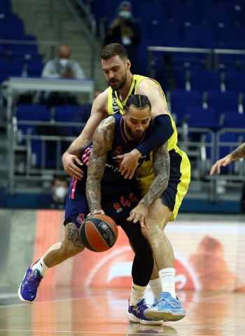 El Madrid se clasifica para el playoff de la Euroliga con una exhibición en Estambul (67-93)