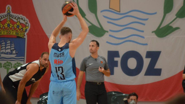El Breogán gana con claridad el Trofeo Celtas Praias de Foz ante el Oviedo (84-49)