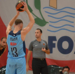 El Breogán gana con claridad el Trofeo Celtas Praias de Foz ante el Oviedo (84-49)