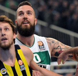El Panathinaikos termina con la imbatibilidad del Fenerbahce (76-71)