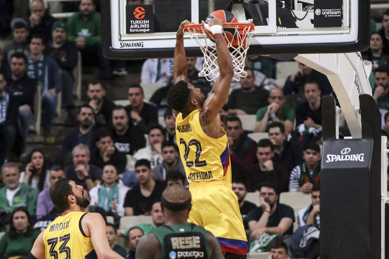 El Barcelona rompe su maleficio con el OAKA y encadena su sexta victoria (81-92)