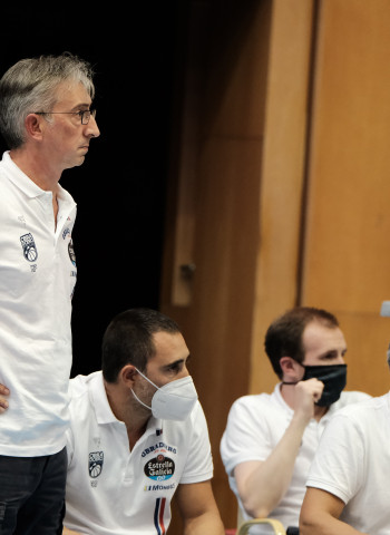 Moncho Fernández: “BAXI Manresa siempre destaca por su espíritu colectivo. Estoy seguro de que será un partido muy intenso”