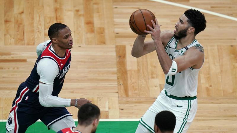 Tatum lidera a los Celtics hasta los playoffs (118-100)
